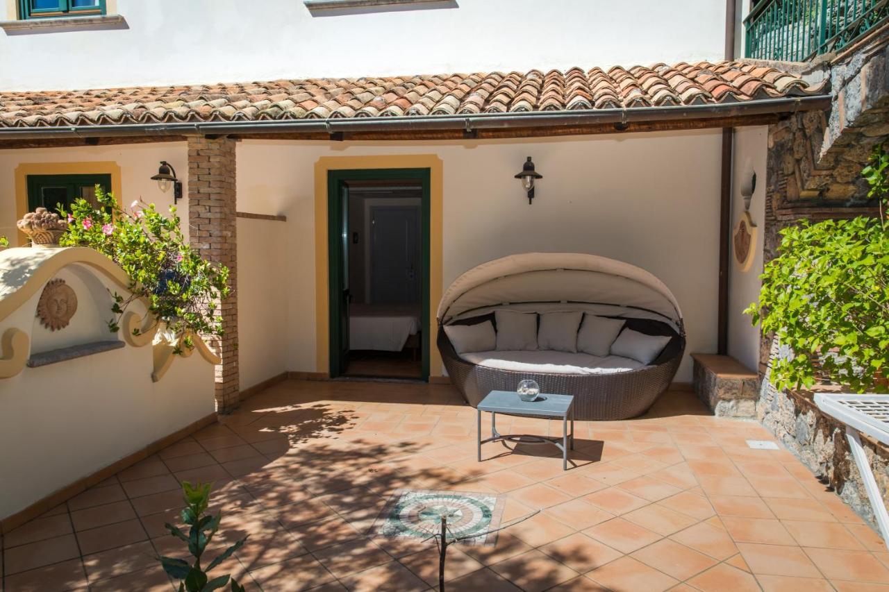 Hotel Villa Delle Meraviglie マラテーア エクステリア 写真